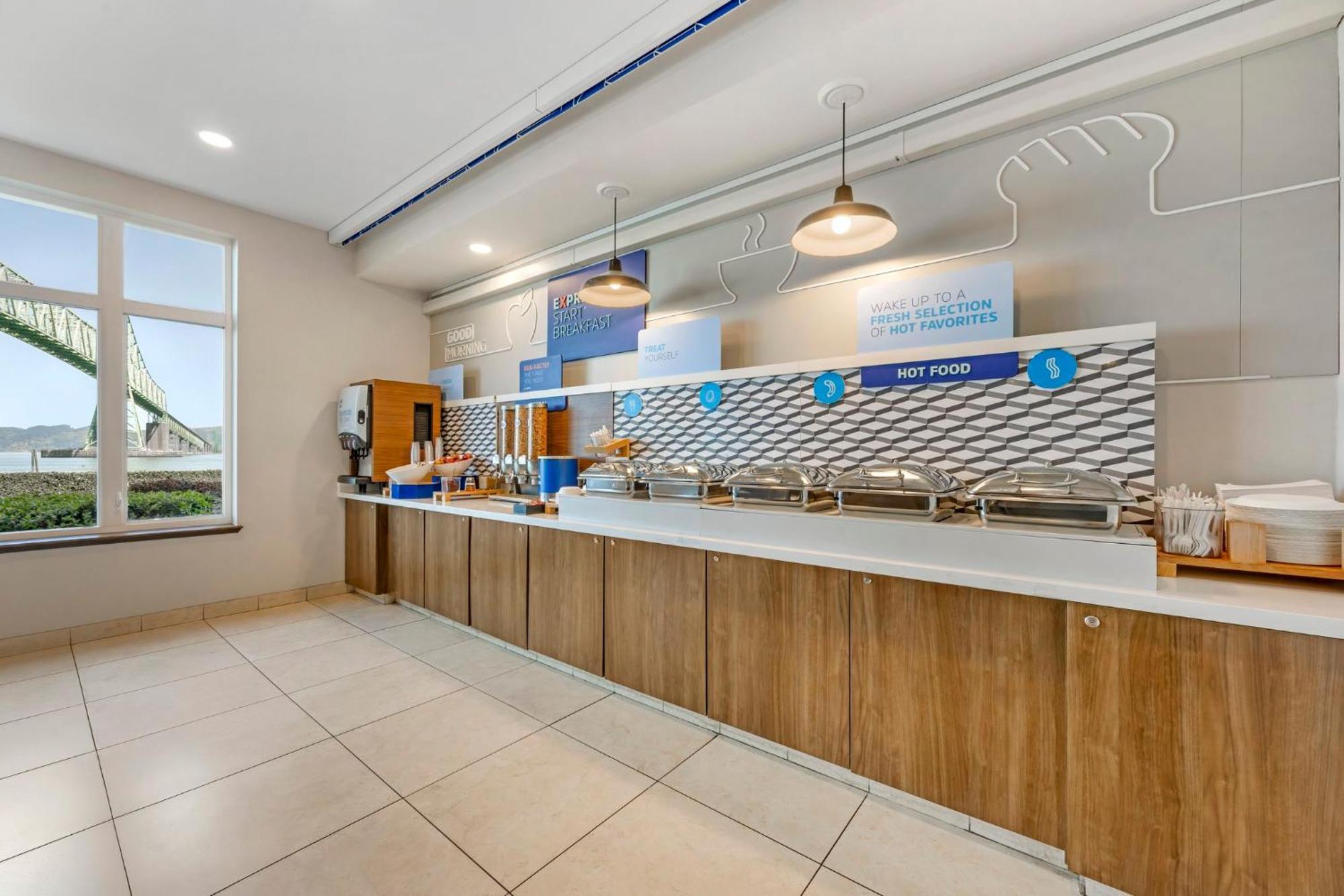 Holiday Inn Express Hotel & Suites Astoria By Ihg מראה חיצוני תמונה
